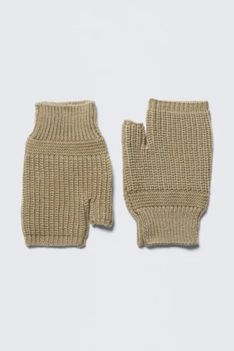 Grob gestrickte fingerlose Fäustlinge – Sandbeige