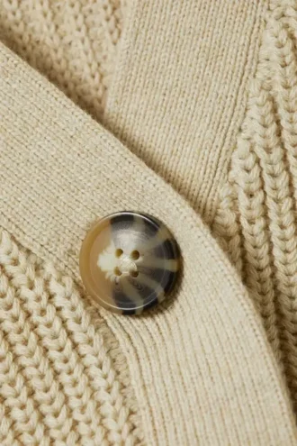 Grob gestrickte, kurz geschnittene Strickjacke – Beige