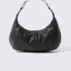 Handtasche aus Kunstleder mit Schnallenhenkel – Schwarz Handtasche aus Kunstleder mit Schnallenhenkel – Schwarz