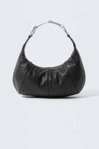 Handtasche aus Kunstleder mit Schnallenhenkel – Schwarz