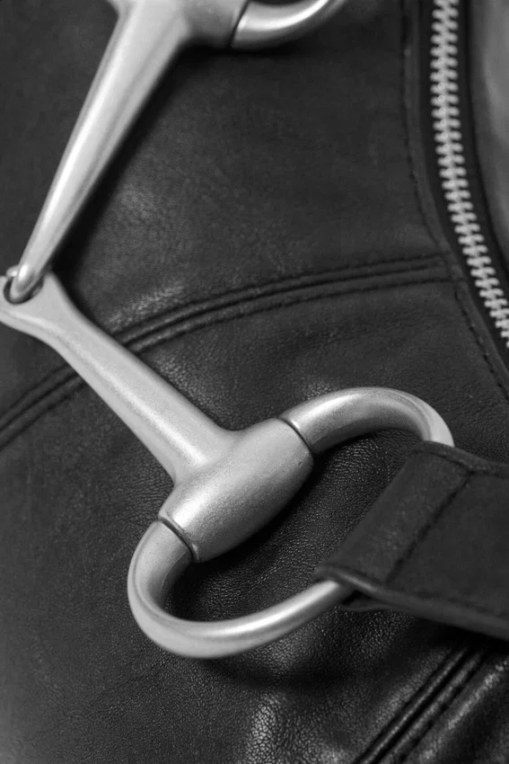 Handtasche aus Kunstleder mit Schnallenhenkel – Schwarz Handtasche aus Kunstleder mit Schnallenhenkel – Schwarz