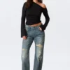 Helix Low-Rise-Jeans mit normalem, ausgestelltem Bein – Arizona Worn – Mittelblau Helix Low-Rise-Jeans mit normalem, ausgestelltem Bein – Arizona Worn – Mittelblau