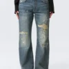 Helix Low-Rise-Jeans mit normalem, ausgestelltem Bein – Arizona Worn – Mittelblau Helix Low-Rise-Jeans mit normalem, ausgestelltem Bein – Arizona Worn – Mittelblau
