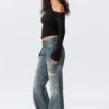 Helix Low-Rise-Jeans mit normalem, ausgestelltem Bein – Arizona Worn – Mittelblau Helix Low-Rise-Jeans mit normalem, ausgestelltem Bein – Arizona Worn – Mittelblau