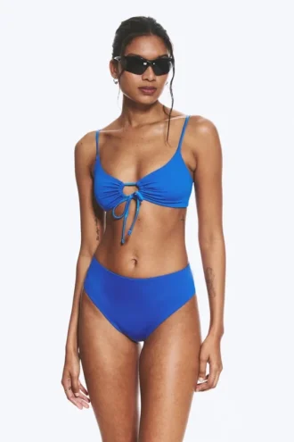 Hoch geschnittene Bikinihose im brasilianischen Stil – Hellblau