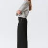 Hoch taillierte Anzughose mit weitem Bein – Schwarz Hoch taillierte Anzughose mit weitem Bein – Schwarz