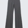Hose mit mittlerer Leibhöhe und ausgestelltem Bein – Dunkelgrau meliert Hose mit mittlerer Leibhöhe und ausgestelltem Bein – Dunkelgrau meliert