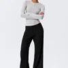 Hose mit mittlerer Leibhöhe und ausgestelltem Bein – Schwarz Hose mit mittlerer Leibhöhe und ausgestelltem Bein – Schwarz