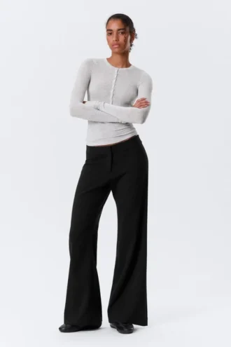 Hose mit mittlerer Leibhöhe und ausgestelltem Bein – Schwarz Hose mit mittlerer Leibhöhe und ausgestelltem Bein – Schwarz