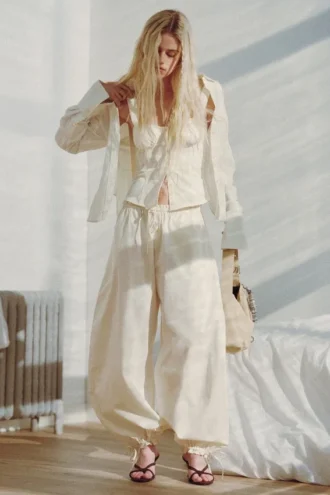 Hose mit niedriger Leibhöhe, Rüschen und Kordelzug – Off-White