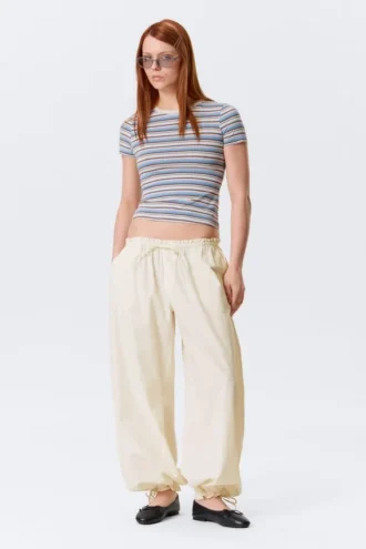 Hose mit niedriger Leibhöhe, Rüschen und Kordelzug – Off-White