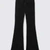 Hose mit niedriger Leibhöhe und ausgestelltem Bein – Schwarz Hose mit niedriger Leibhöhe und ausgestelltem Bein – Schwarz