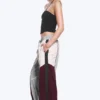 Hose mit niedriger Leibhöhe und weitem Bein im Colour-Blocking-Design – Grau/Rosa/Rot Hose mit niedriger Leibhöhe und weitem Bein im Colour-Blocking-Design – Grau/Rosa/Rot