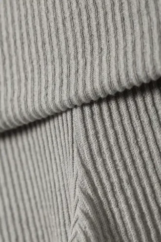 Hose mit niedriger Taille, ausgestellt und gerippt – Staubgrau