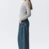 Jeans mit hoher Taille, geschwungenem Rückenteil und geradem Bein – Barrel – Mittelblau Jeans mit hoher Taille, geschwungenem Rückenteil und geradem Bein – Barrel – Mittelblau