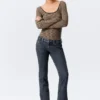 Jeans mit niedriger Leibhöhe, geschwungenem Einsatz und ausgestelltem Bein – Desert Blue – Dunkelblau Jeans mit niedriger Leibhöhe, geschwungenem Einsatz und ausgestelltem Bein – Desert Blue – Dunkelblau
