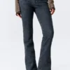 Jeans mit niedriger Leibhöhe, geschwungenem Einsatz und ausgestelltem Bein – Desert Blue – Dunkelblau Jeans mit niedriger Leibhöhe, geschwungenem Einsatz und ausgestelltem Bein – Desert Blue – Dunkelblau