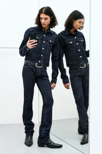 Jeans mit niedriger Leibhöhe und schmalem Bein – Blue Rinse – Dunkelblau