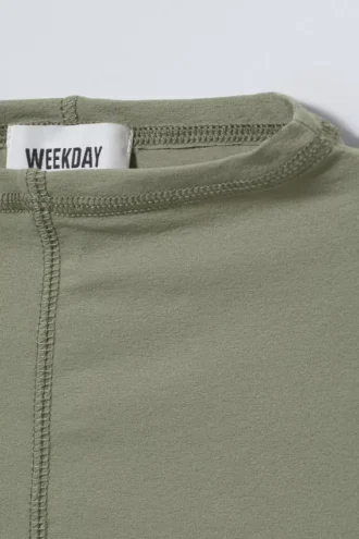 Jen Mockneck Top – Khaki-Grün Jen Mockneck Top – Khaki-Grün