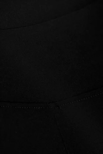 Jerseyhose mit niedriger Leibhöhe und ausgestelltem Bein – Schwarz