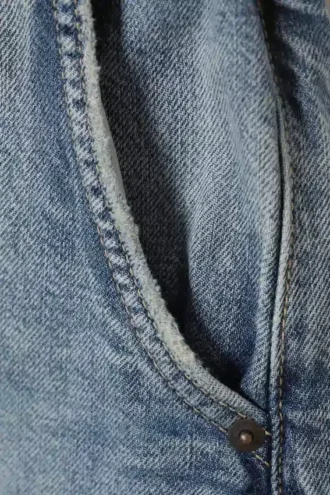 Jogginghose aus Denim mit niedriger Leibhöhe und lockerer Passform – Torn Blue – Medium Blue