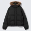 Kapuzen-Daunenjacke mit Kunstfellbesatz – Schwarz Kapuzen-Daunenjacke mit Kunstfellbesatz – Schwarz