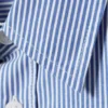 Kastenförmiges Baumwollhemd mit kurzen Ärmeln – Blau-weiße Streifen Kastenförmiges Baumwollhemd mit kurzen Ärmeln – Blau-weiße Streifen