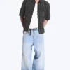 Kastenförmiges Baumwollhemd mit kurzen Shorts – kariert, schwarz Kastenförmiges Baumwollhemd mit kurzen Shorts – kariert, schwarz