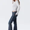 Katsumi Low-Rise-Jeans mit ausgefransten Beinen – Summit Blue – Dunkelblau