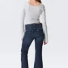 Katsumi Low-Rise-Jeans mit ausgefransten Beinen – Summit Blue – Dunkelblau