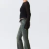 Katsumi Low Rise Slim Flared Leg Jeans – Desert Blue – Dunkelblau Katsumi Low Rise Slim Flared Leg Jeans – Desert Blue – Dunkelblau