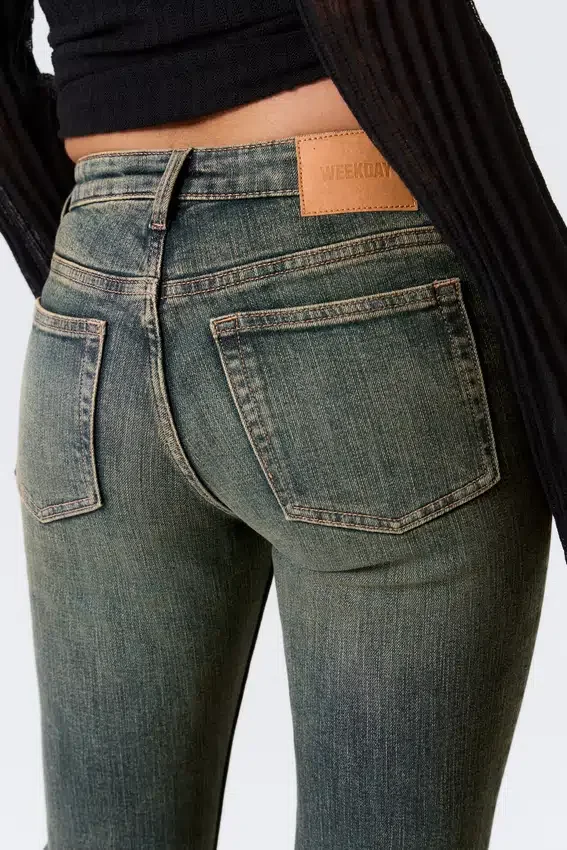 Katsumi Low Rise Slim Flared Leg Jeans – Desert Blue – Dunkelblau Katsumi Low Rise Slim Flared Leg Jeans – Desert Blue – Dunkelblau