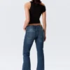 Katsumi Low Rise Slim Flared Leg Jeans – Peak Blue – Mittelblau