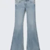 Katsumi Low-Waist-Jeans mit ausgestelltem Bein – Fresh Blue Katsumi Low-Waist-Jeans mit ausgestelltem Bein – Fresh Blue