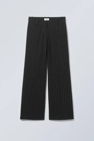 Keel-Hose mit niedriger Leibhöhe – Schwarz mit Nadelstreifen Keel-Hose mit niedriger Leibhöhe – Schwarz mit Nadelstreifen