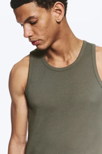 Klassisches geripptes Tanktop – Hellstaubiges Khaki-Grün