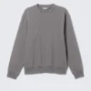 Klassisches Sweatshirt – Staubgrau Klassisches Sweatshirt – Staubgrau