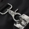 Kleine, schlaff fallende Umhängetasche mit Verschluss – Schwarz Kleine, schlaff fallende Umhängetasche mit Verschluss – Schwarz