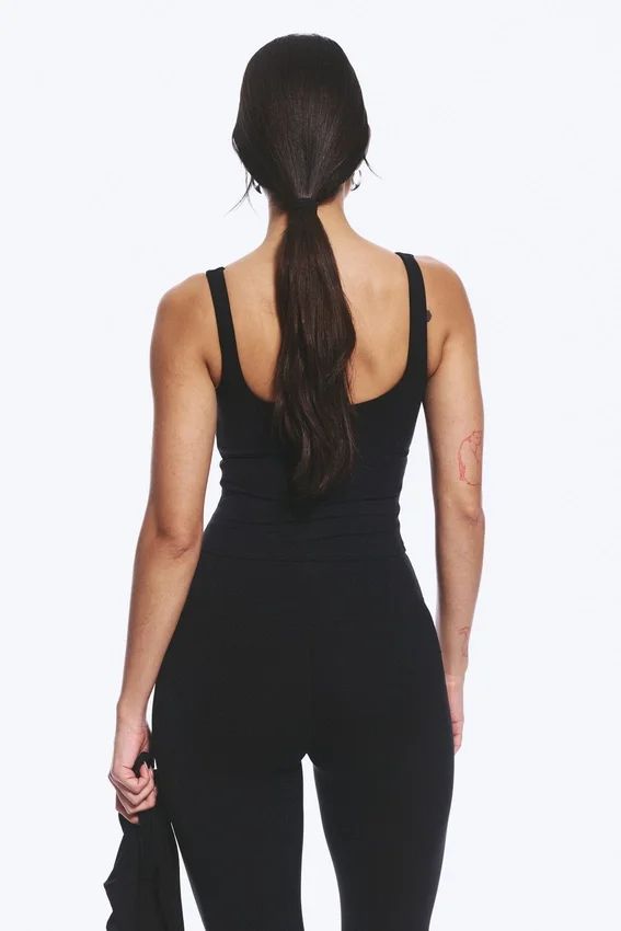 Kropptes Sport-Top – Schwarz Kropptes Sport-Top – Schwarz