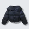 Kurze Daunenjacke mit hohem Kragen – Dunkelblau Kurze Daunenjacke mit hohem Kragen – Dunkelblau