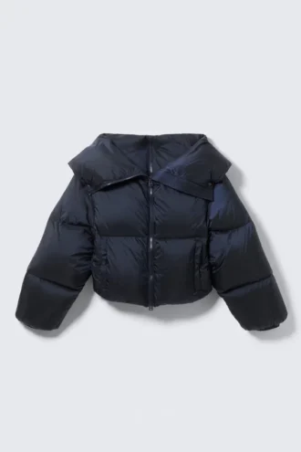 Kurze Daunenjacke mit hohem Kragen – Dunkelblau Kurze Daunenjacke mit hohem Kragen – Dunkelblau
