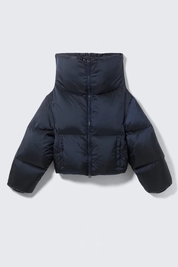 Kurze Daunenjacke mit hohem Kragen – Dunkelblau Kurze Daunenjacke mit hohem Kragen – Dunkelblau
