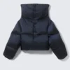 Kurze Daunenjacke mit hohem Kragen – Dunkelblau Kurze Daunenjacke mit hohem Kragen – Dunkelblau