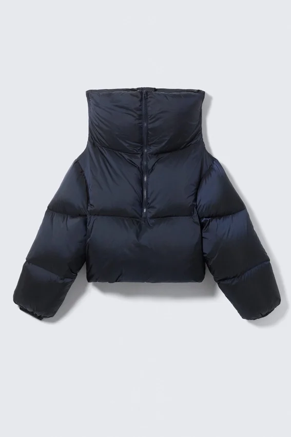 Kurze Daunenjacke mit hohem Kragen – Dunkelblau Kurze Daunenjacke mit hohem Kragen – Dunkelblau
