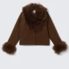Kurze Jacke mit Kunstfellbesatz – Dunkelbraun Kurze Jacke mit Kunstfellbesatz – Dunkelbraun