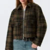 Kurze, kastenförmige Jacke mit Reißverschluss – dunkelbraunes Karomuster Kurze, kastenförmige Jacke mit Reißverschluss – dunkelbraunes Karomuster