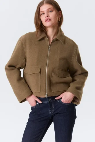 Kurze, kastenförmige Jacke mit Reißverschluss – Weichbraun