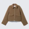 Kurze, kastenförmige Jacke mit Reißverschluss – Weichbraun Kurze, kastenförmige Jacke mit Reißverschluss – Weichbraun