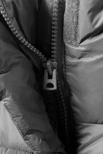Kurze Oversize-Daunenjacke – Grau
