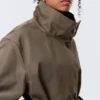 Kurzer, übergroßer Trenchcoat mit Trichterkragen – Staubgrau Kurzer, übergroßer Trenchcoat mit Trichterkragen – Staubgrau